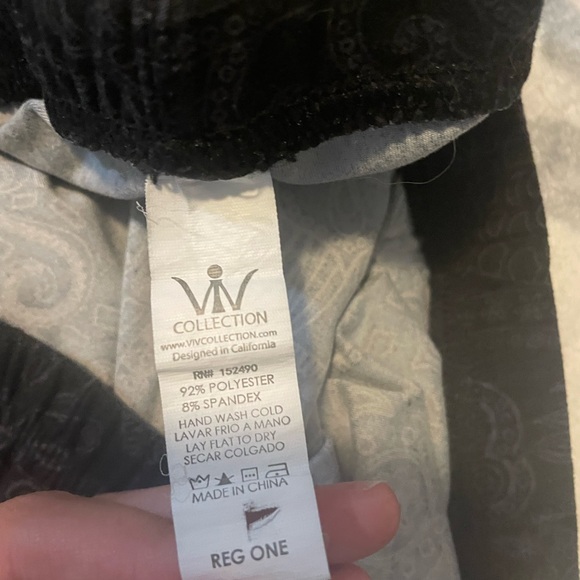 Black & Gray Aztec Design Leggings - Picture 4 of 4